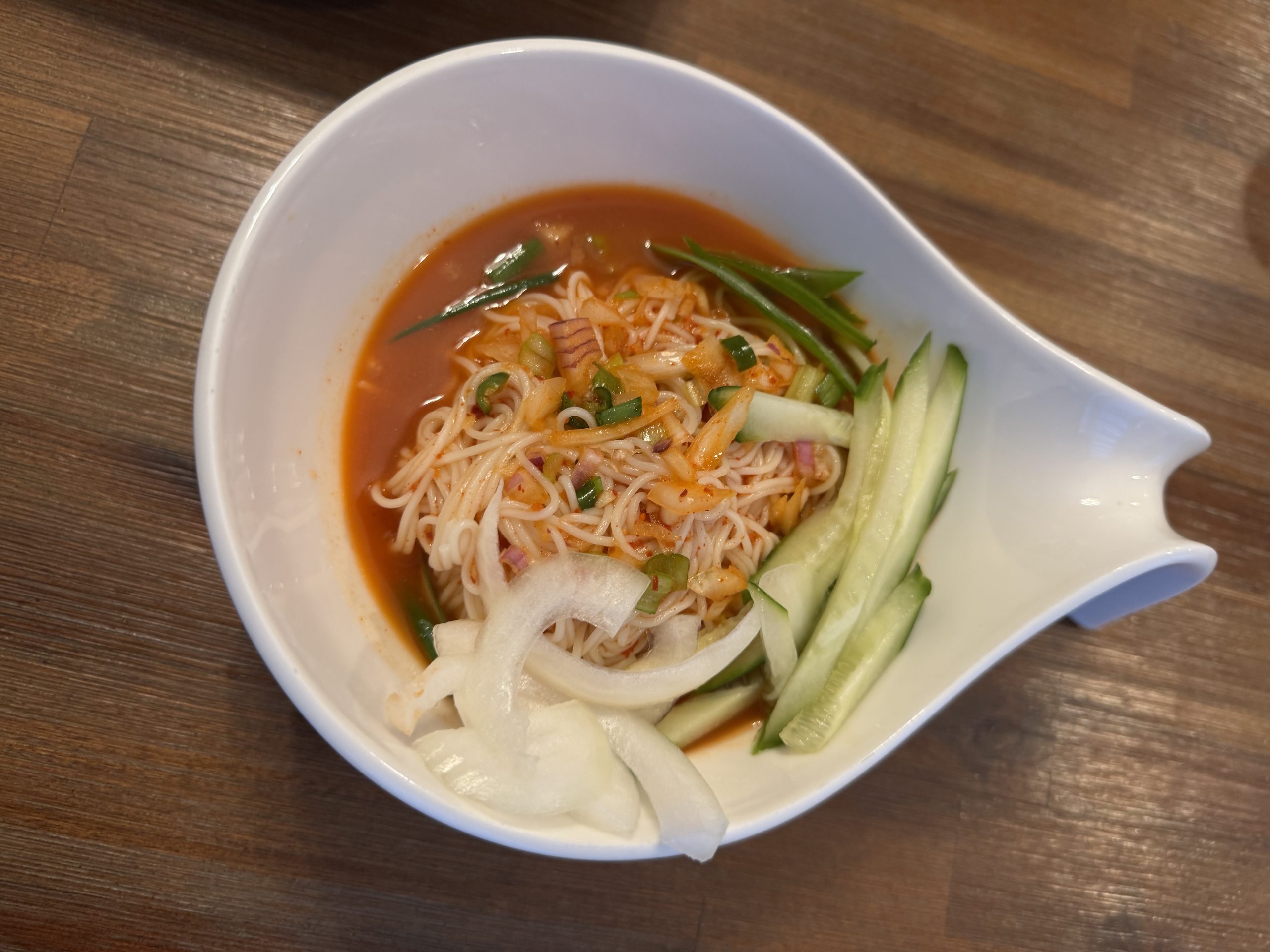 매콤함 냉 국수